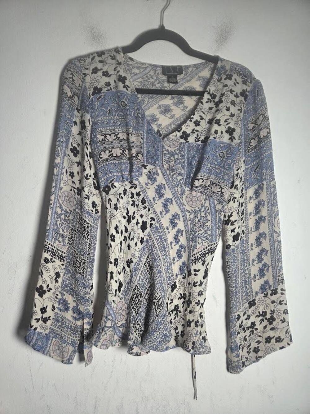 INC Beige Blue Black Floral Pasley 100% Silk Y2K Boho V-Neck Blouse size 6/Small